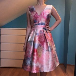 Chi Chi London Size UK 12 / M floral dress
